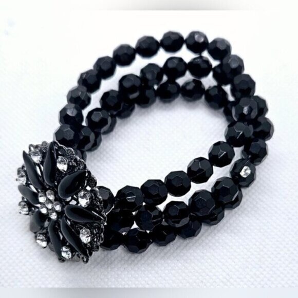Black Flower Bead Stretch Bracelet - Picture 4 of 6